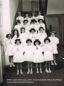 Oran- SDV- 7122 -Haeflinger- 1957 eglise st-louis communion privee des fillettes frequentant l'ecole des soeurs 